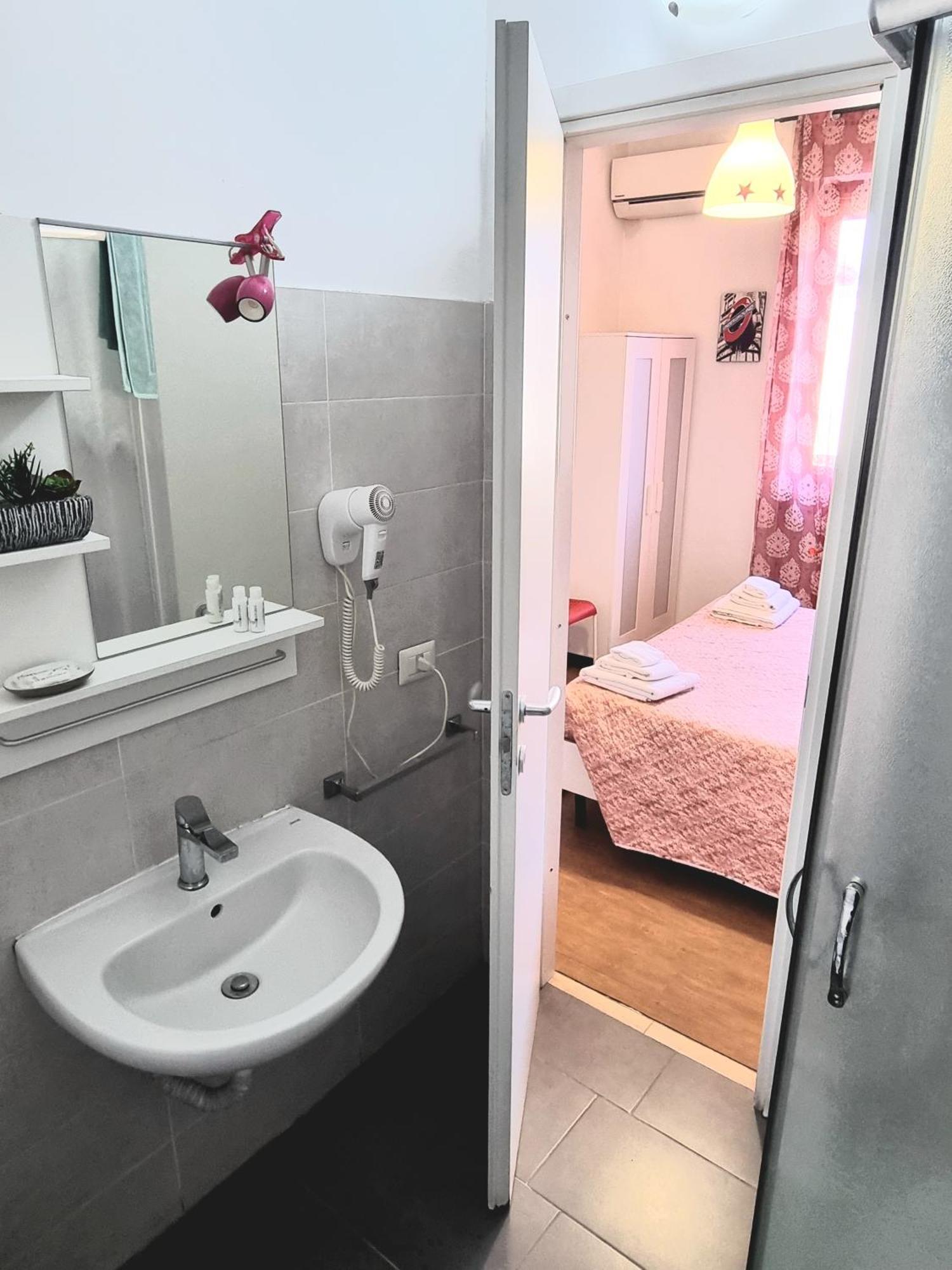 B&B Italo House Opera Pokoj fotografie